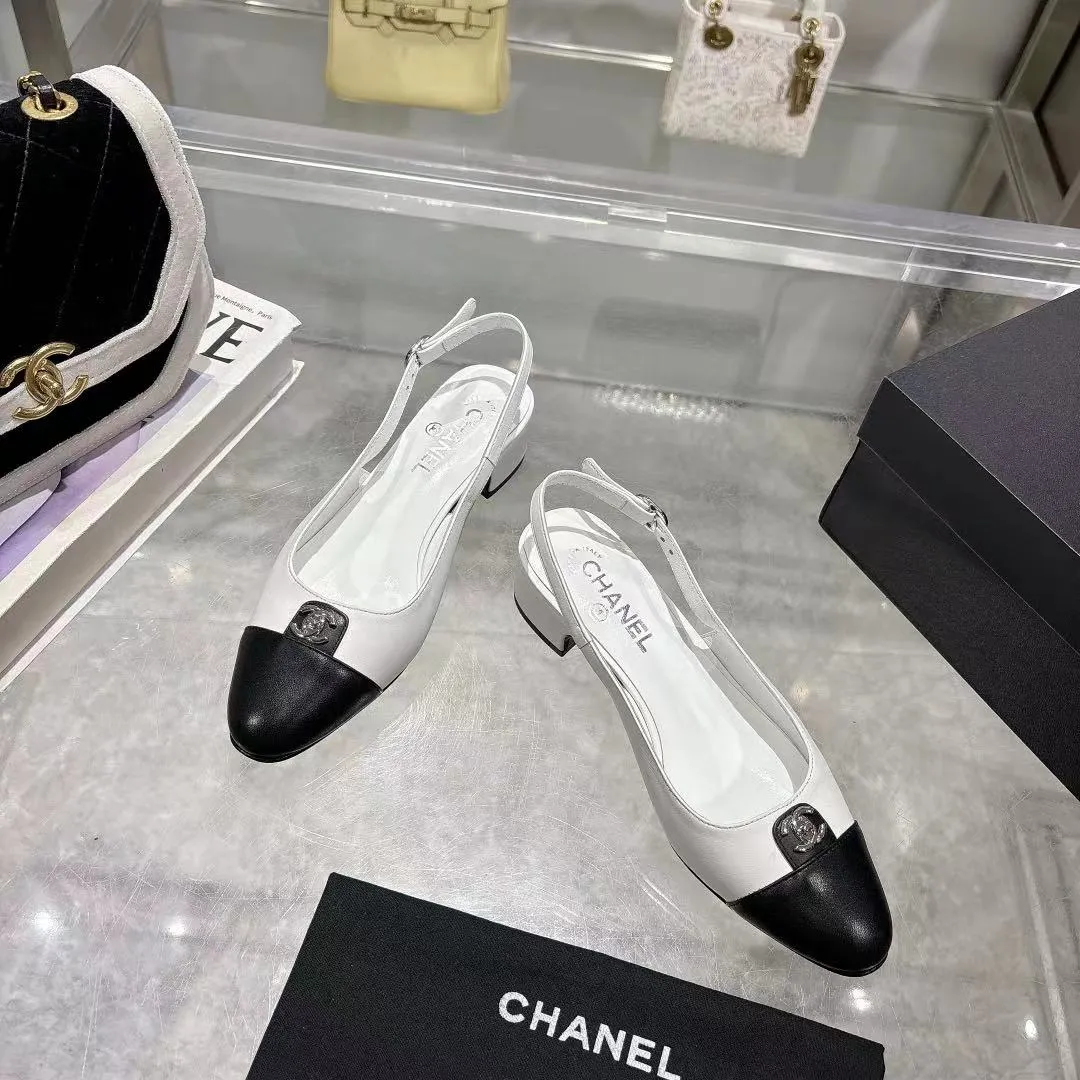 👟👟Ex-factory price 540👟👟 𝐂𝐇𝐀𝐍𝐄𝐋★Xiaoxiang New spring and summer counter new sandals, comfortable and low-heeled, a must-have for work and shopping💋 Show unique dressing style, too beautiful to say, a must-have in summer... Upper: imported sheepskin/Lining: mixed sheepskin Heel height: 3.5cm Outsole: Italian genuine leather outsole Shoe size: 35-39 (40, 41 and 42 are customized and cannot be returned or exchanged)